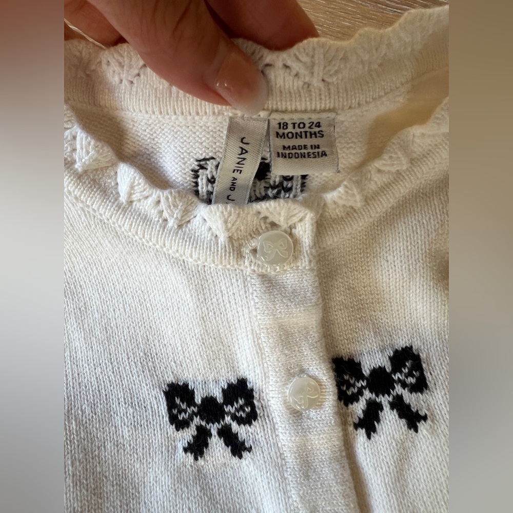 🎀🖤NWT JANIE & JACK BABY BLACK BOW CROCHET TRIM SWEATER/PANT SET🖤🎀 - Picture 6 of 8